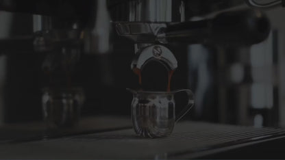 Produktvideo Entkalker zur Kalkentfernung – einfache Anwendung für Kaffeemaschinen, Wasserkocher, Armaturen und Haushaltsgeräte. Effektiver Kalklöser für Küche und Bad.